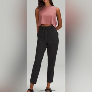 Women Lululemon tapered leg mid rise  sz10